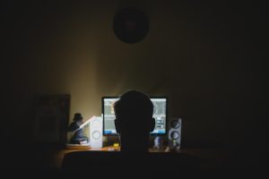 Read more about the article Oszustwo internetowe: mieszkaniec naszego powiatu stracił 12 tys. zł