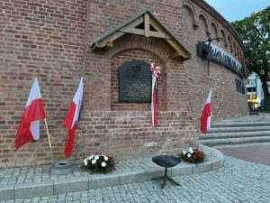 Read more about the article Odsłonięto tablicę pamiątkową na Forcie Ujście