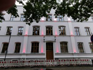Read more about the article Budynek Urzędu Miasta w Kołobrzegu zyskał punktową iluminację