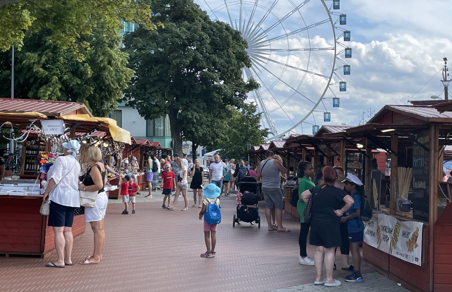 You are currently viewing W końcu stylowy jarmark w kołobrzeskim porcie? Może się spodobać szczególnie paniom