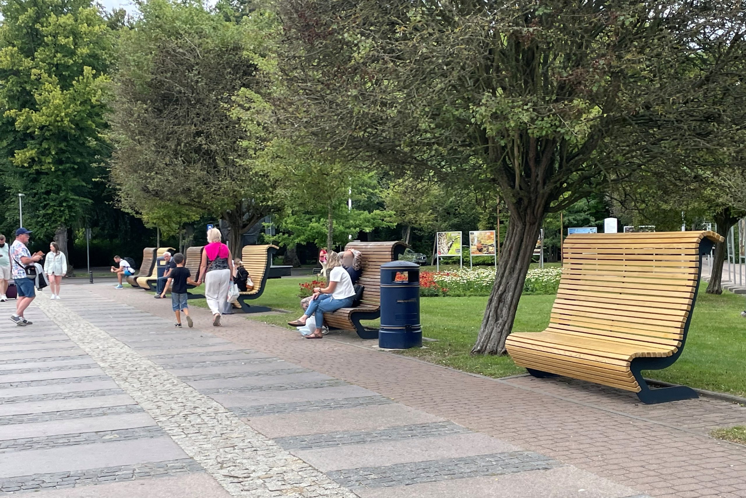 You are currently viewing Ławki odzyskują dawny kolor. Miasto odnowi wszystkie siedziska