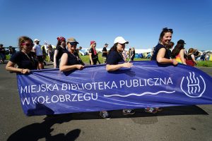 Read more about the article Biblioteka jedzie na Pol’and’Rock. Oddaj książkę, niech znajdzie nowego czytelnika na festiwalu