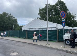 Read more about the article Wstyd czy atrakcja? Do dzielnicy uzdrowiskowej wracają duże namioty handlowe