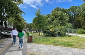 Read more about the article Działka w dzielnicy uzdrowiskowej Kołobrzegu ogrodzona. Kulminacja robót w sierpniu