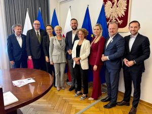 Read more about the article Dlaczego prezydent Kołobrzegu rozmawia z ministrem obrony narodowej o ulicy Kresowej w Podczelu?