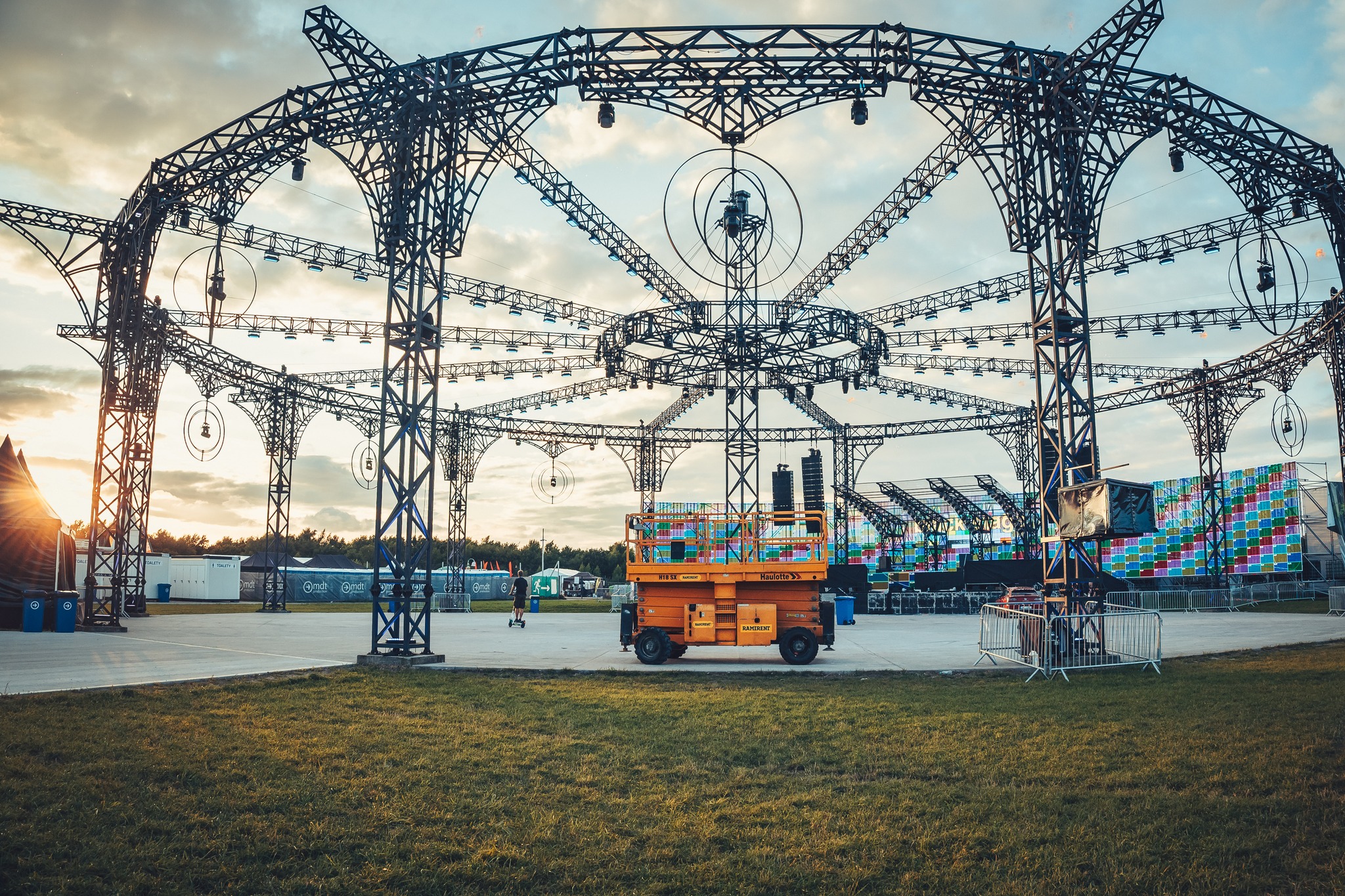 You are currently viewing Jutro startuje Sunrise Festival 2025 (NAJWAŻNIEJSZE INFORMACJE)