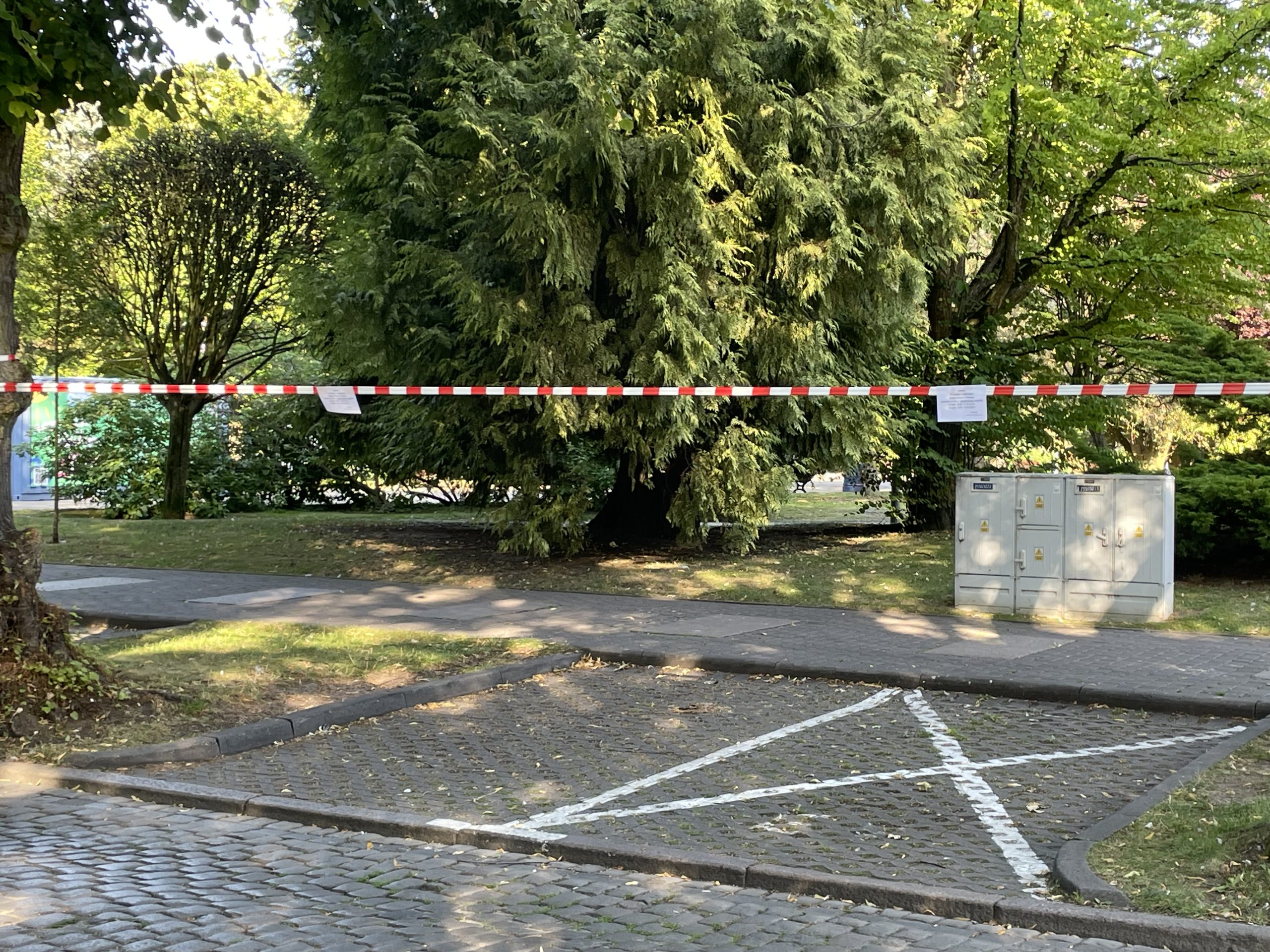 You are currently viewing Apel o nieparkowanie w centrum Kołobrzegu. Jutro te miejsca zajmie wojsko