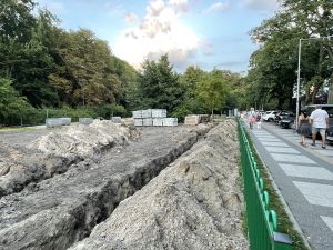 Read more about the article Ruszyły prace przy Obrońców Westerplatte. Przypominamy, co tu powstanie