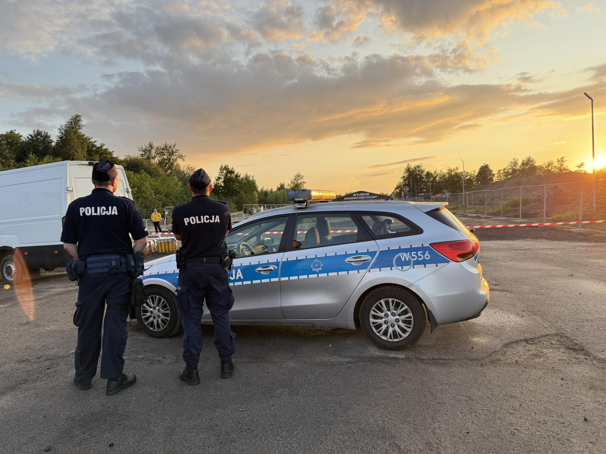 You are currently viewing Policjant zatrzymany podczas Sunrise Festival. Miał przy sobie narkotyki