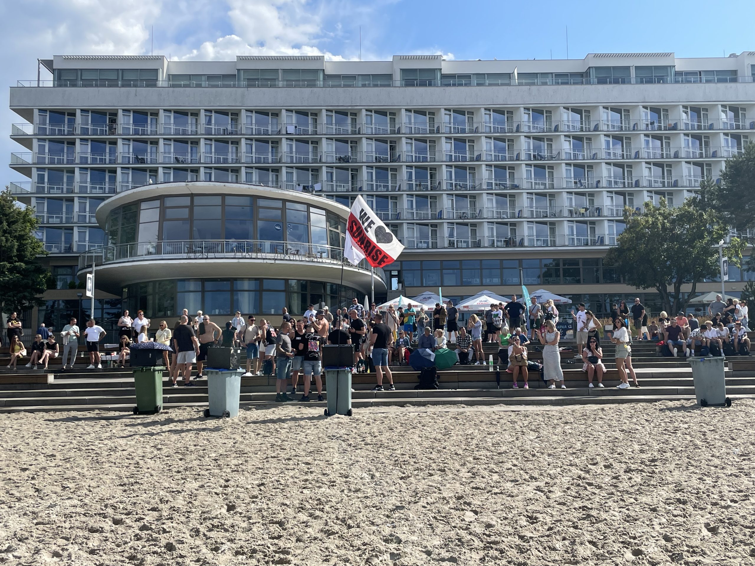 You are currently viewing Zróbmy sobie własny mały Sunrise Festival! (WIDEO)
