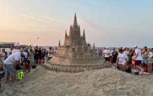 Read more about the article W Kołobrzegu pobito rekord w budowie najwyższego zamku z piasku