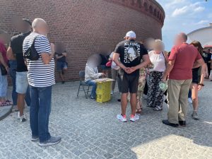 Read more about the article Nieuczciwa gra, w którą można stracić majątek wciąż budzi zainteresowanie