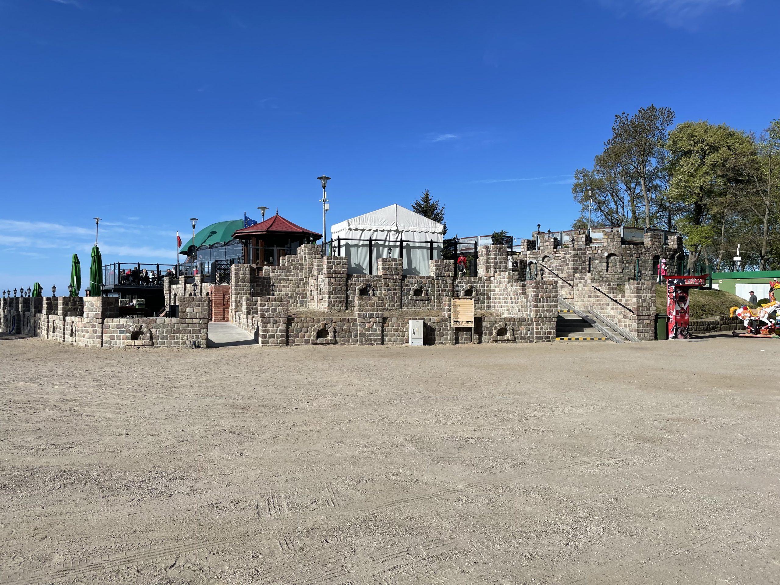 You are currently viewing Umowa mimo zastrzeżeń. Urząd Morski krytycznie o Kamiennym Szańcu