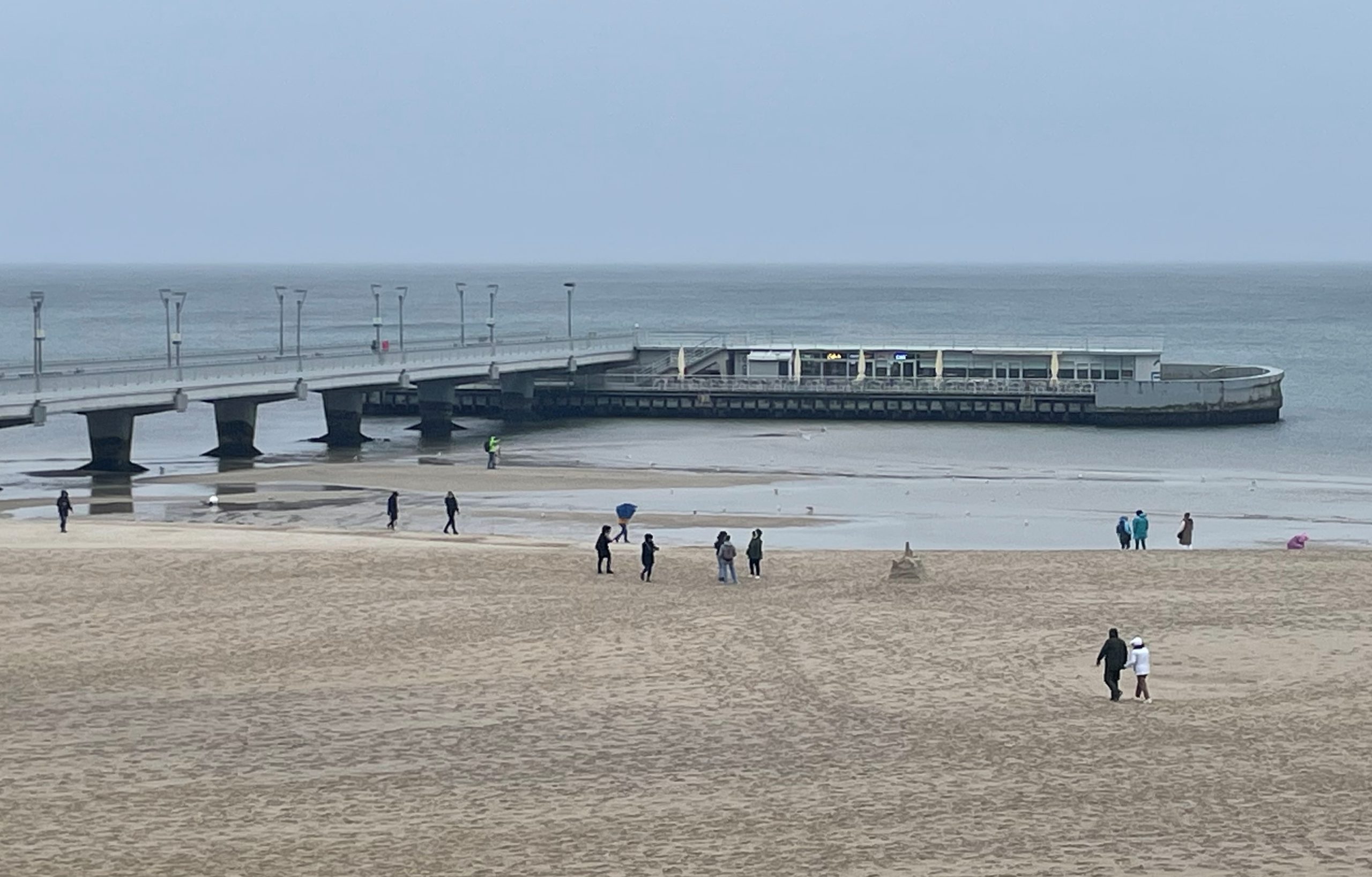 You are currently viewing Bałtyk cofnął się odsłaniając miejsca zwykle zakryte wodą (WIDEO)