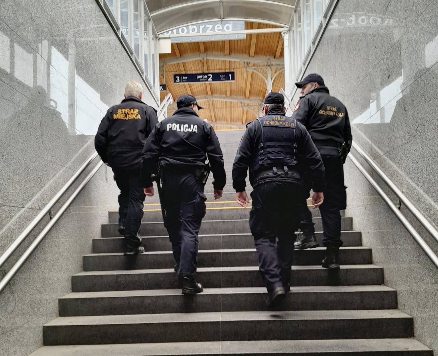 You are currently viewing Wspólne patrole służb na terenie dworca PKP i w jego okolicy