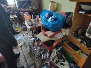 Read more about the article 75-latek prowadził bimbrownię w swoim mieszkaniu na 10 piętrze