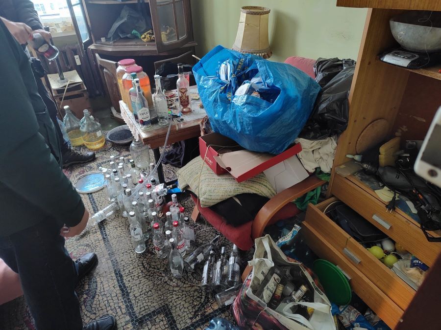 You are currently viewing 75-latek prowadził bimbrownię w swoim mieszkaniu na 10 piętrze