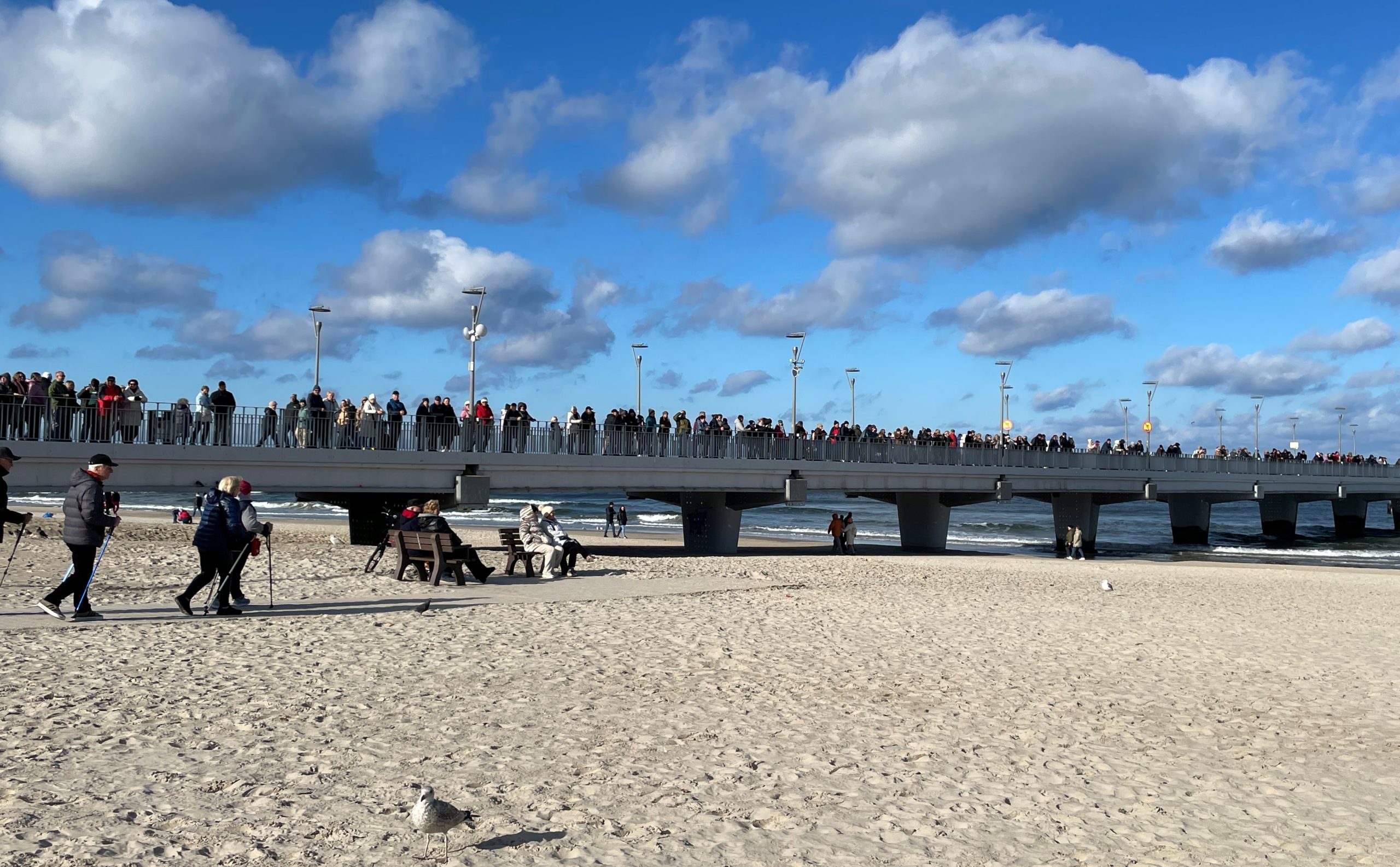 You are currently viewing Liczba sprzedanych biletów na molo w Kołobrzegu spadła, ale wpływy wzrosły