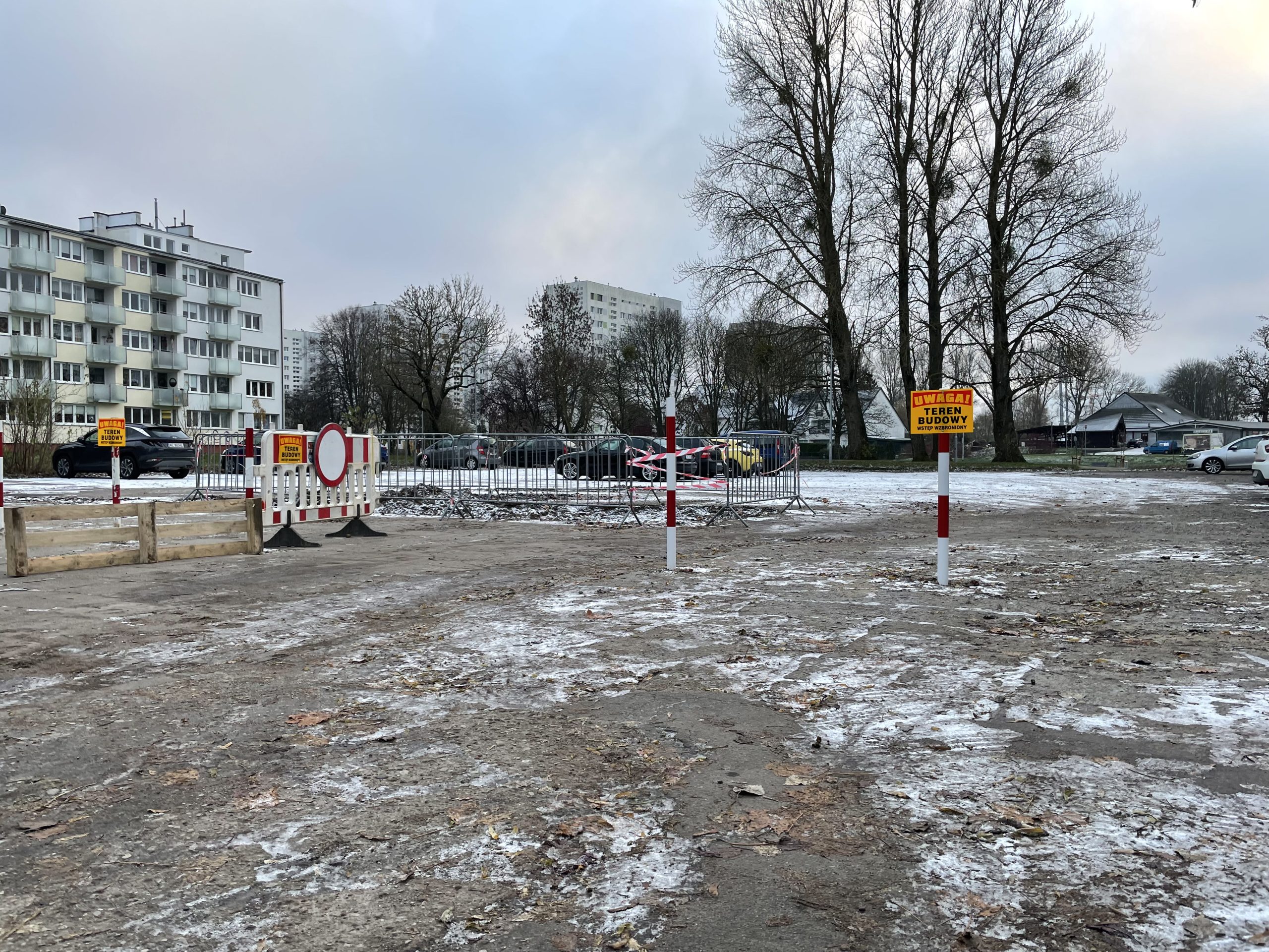 You are currently viewing SPÓR: mieszkańcy nie chcą parku kieszonkowego, chcą żeby został tu parking