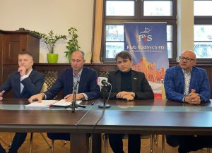 Read more about the article Czy nauczyciele rozświetlą Kołobrzeg na święta? Czyli radni PiS o budżecie miasta