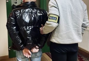 Read more about the article Byli ścigani listami gończymi. Zatrzymali ich kołobrzescy policjanci