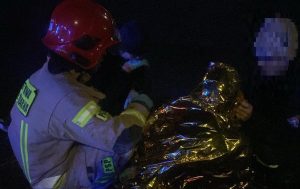 Read more about the article Wpadł do rowu z wodą. Uratowała go reakcja przechodzącej kobiety