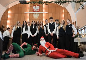 Read more about the article Kiermasz i pokaz stołów wigilijnych w „Ekonomie”