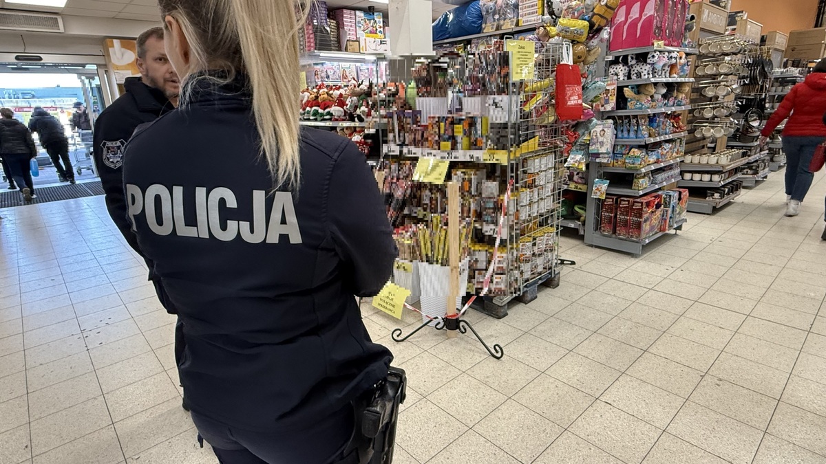 You are currently viewing Policja kontroluje i przypomina, kiedy używanie fajerwerków jest legalne