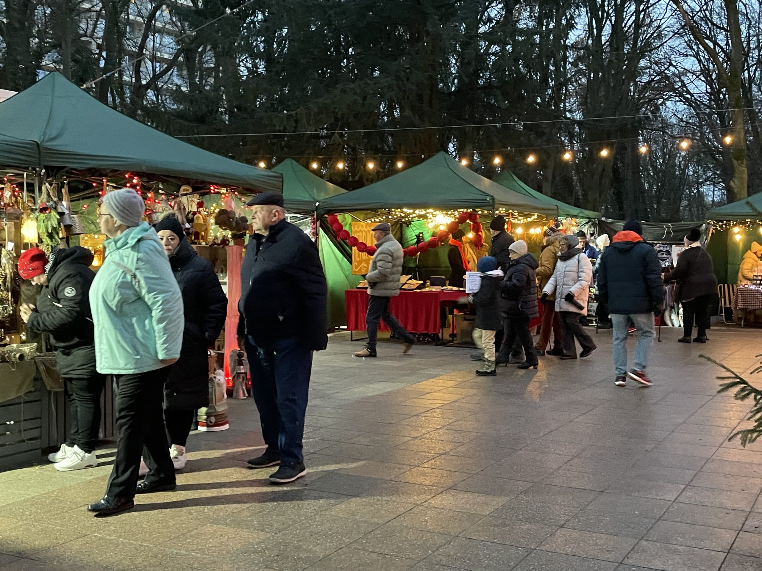 You are currently viewing Jarmark Świąteczny w kołobrzeskiej Muszli (ZDJĘCIA, WIDEO)