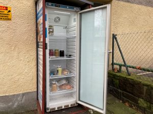 Read more about the article Lodówka społeczna po świętach zapełniła się jedzeniem