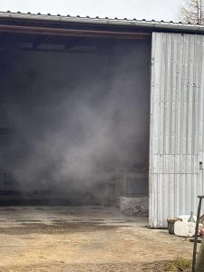 Read more about the article Dym zaniepokoił sąsiadów. Strażacy chwalą za reakcję i dziękują za czujność