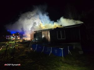 Read more about the article Pożar w Starninie. Na miejscu strażacy z całego powiatu