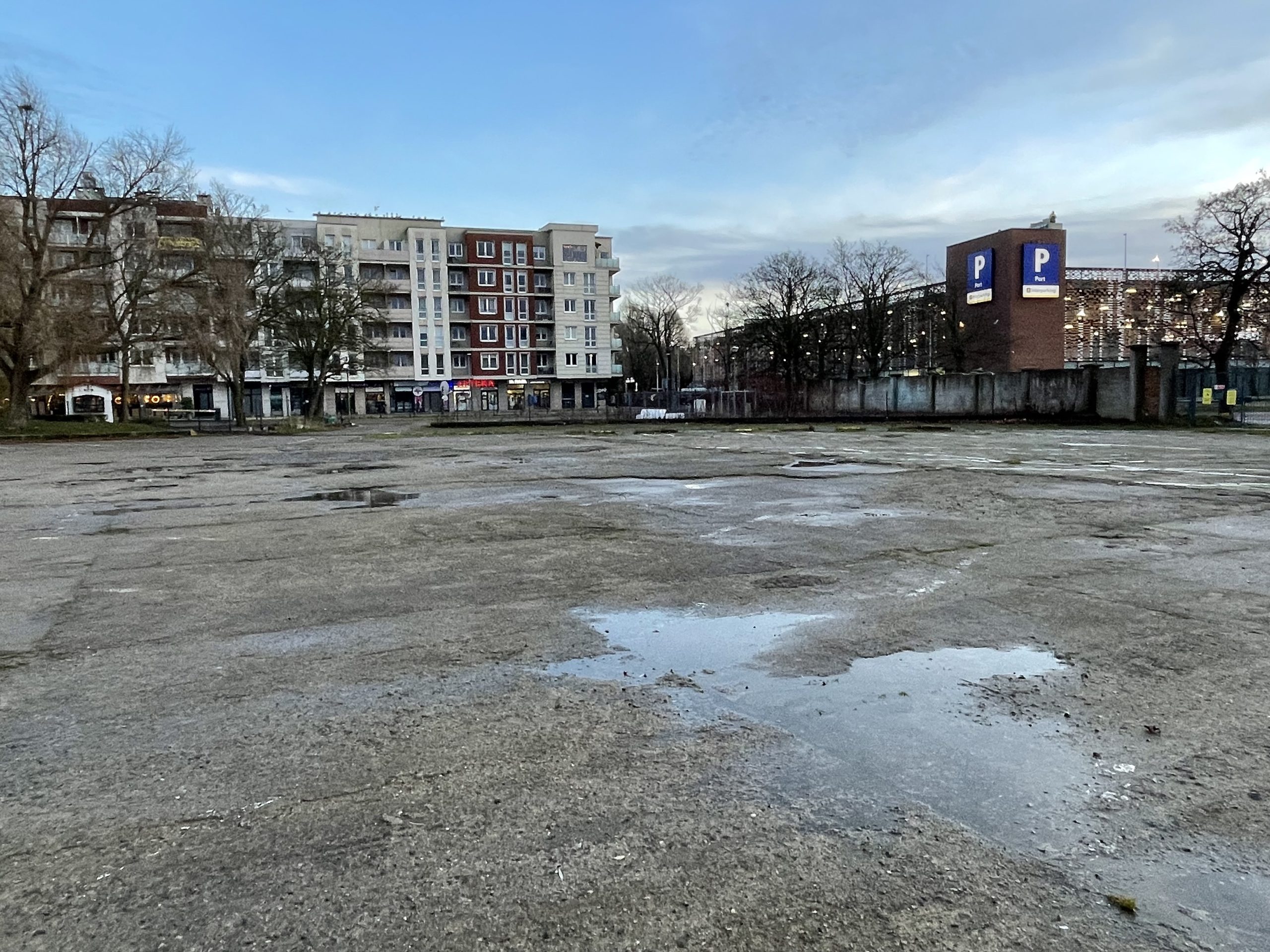 You are currently viewing Port ma pomysł na duży plac po parkingu. Umowa do września 2027 roku