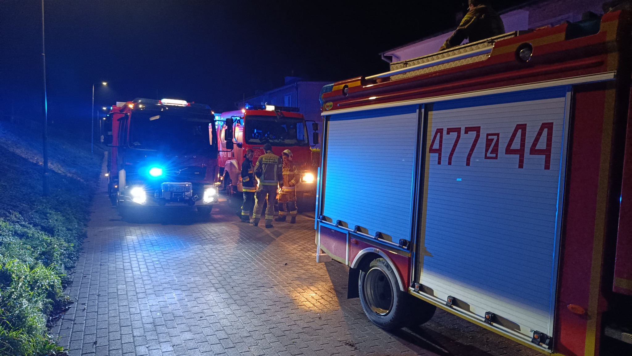 You are currently viewing Pożar w budynku wielorodzinnym. Zapalił się dywanik