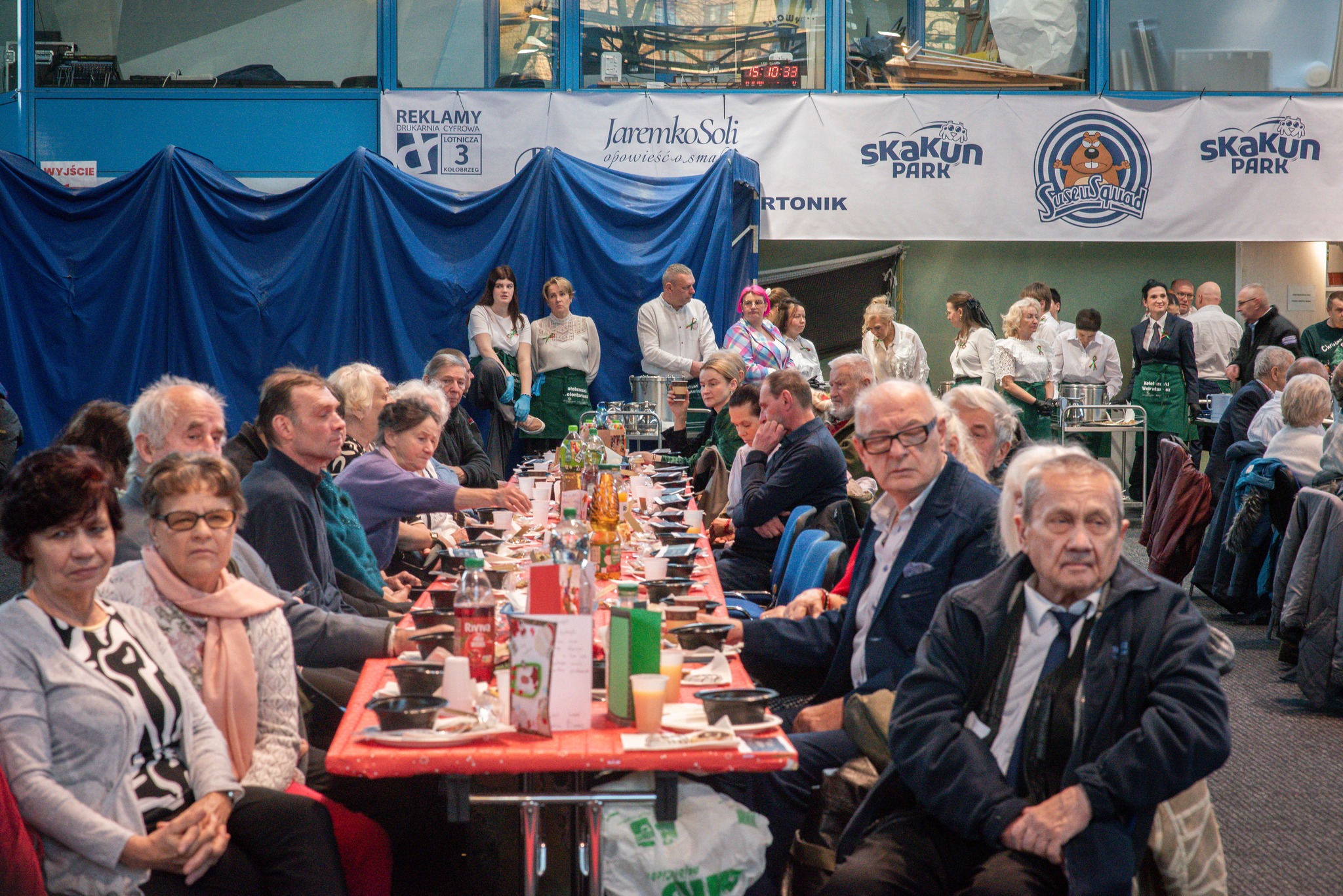 You are currently viewing Ponad 300 uczestników Miejskiej Wigilii (ZDJĘCIA)