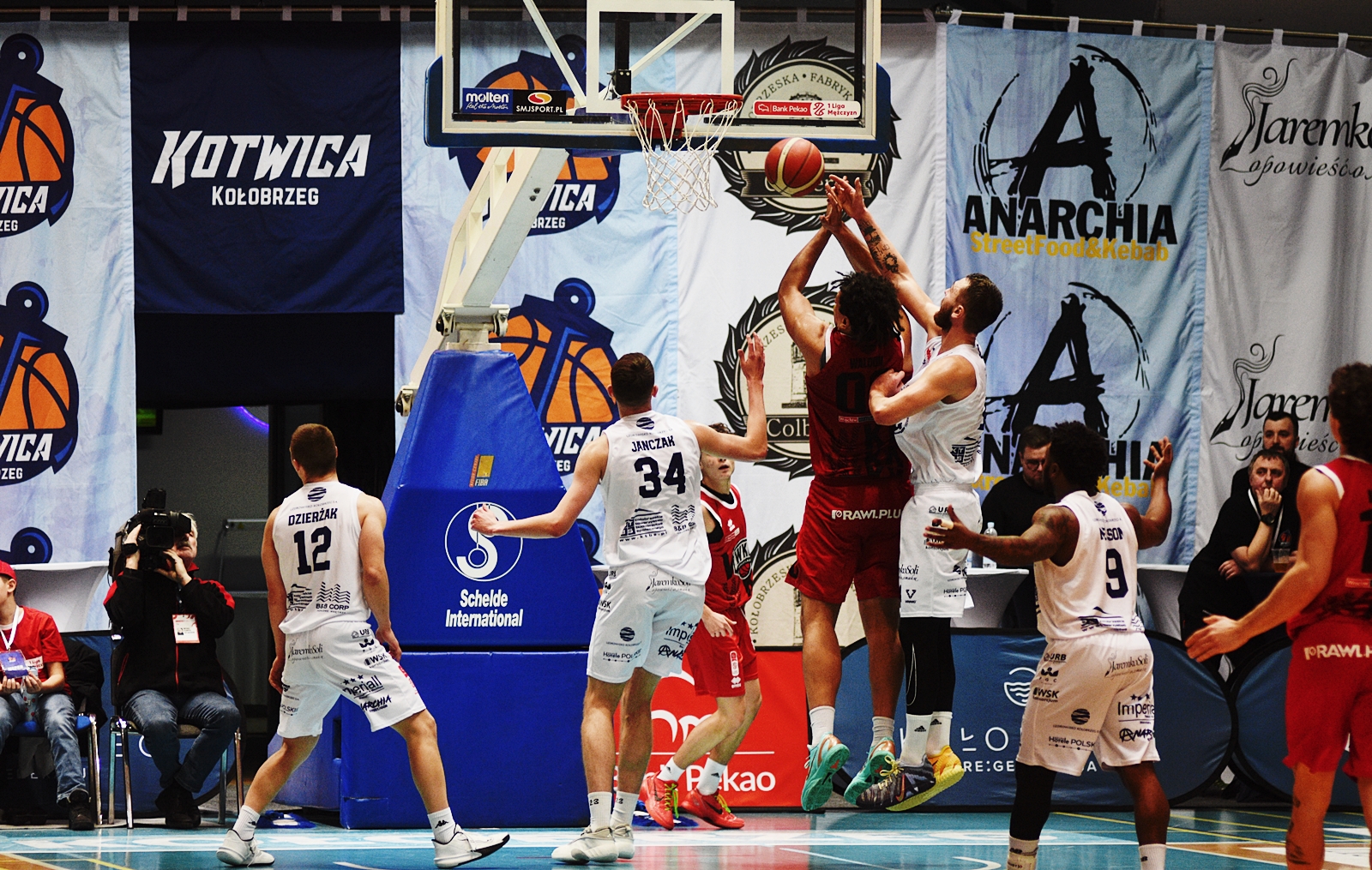 You are currently viewing Ponad 4 mln zł na sport w Kołobrzegu. Miasto podzieliło dotacje między kluby