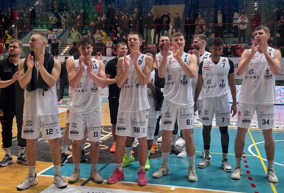 You are currently viewing Efektowne zwycięstwo Kotwicy. Pełna dominacja i kontrola na parkiecie