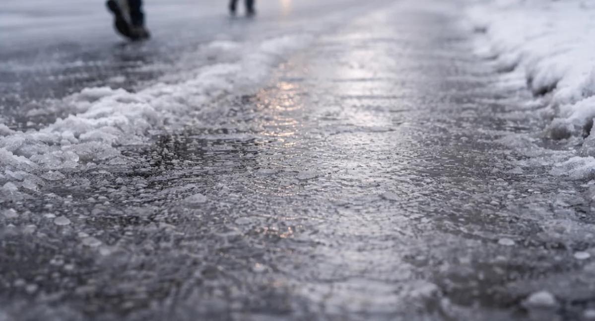 You are currently viewing Gołoledź zatrzymała miejskie autobusy w zajezdni