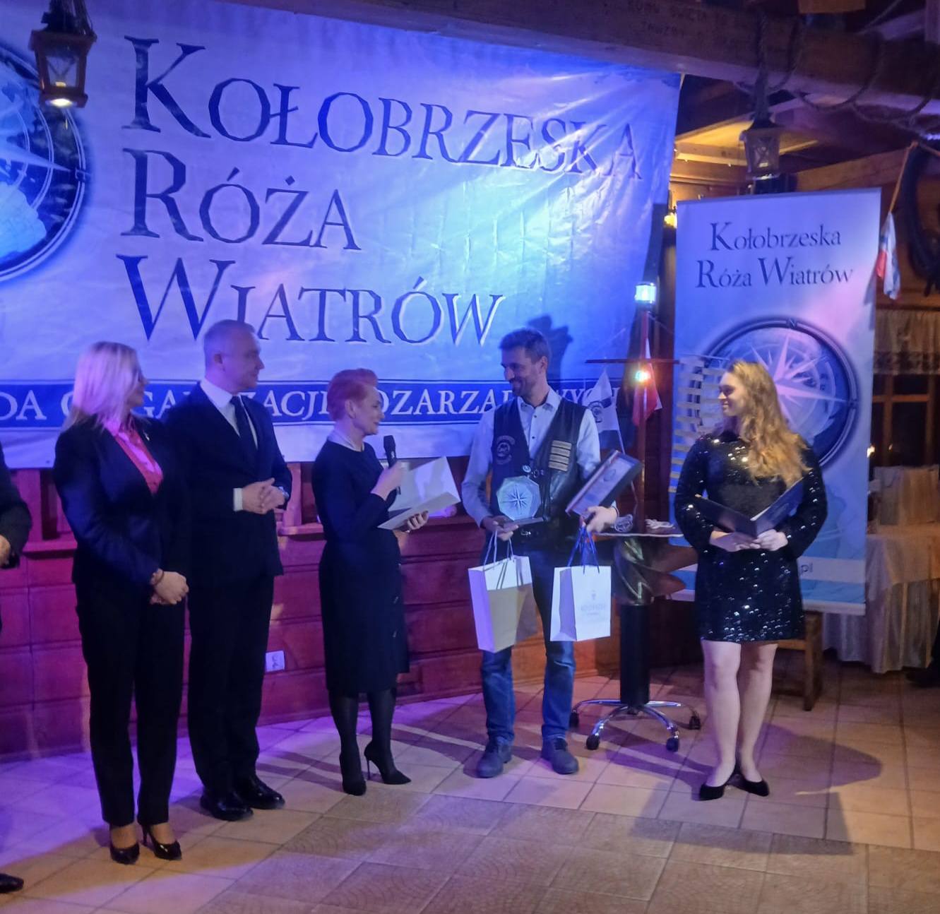 You are currently viewing Róża Wiatrów dla klubu, który łączy pasję do dwóch kółek z pomaganiem innym