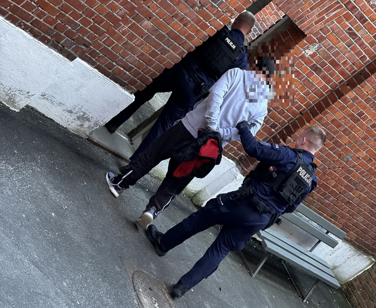You are currently viewing KRONIKA POLICYJNA: poszukiwany zatrzymany podczas interwencji domowej