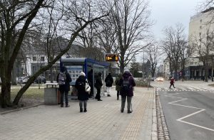 Read more about the article Miejskie autobusy wyjechały na miasto. Jedna linia dalej zawieszona