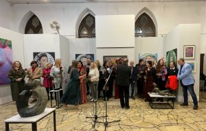 Read more about the article Tłumy podczas wernisażu artystów z Grupy Kołobrzeg (ZDJĘCIA, WIDEO)