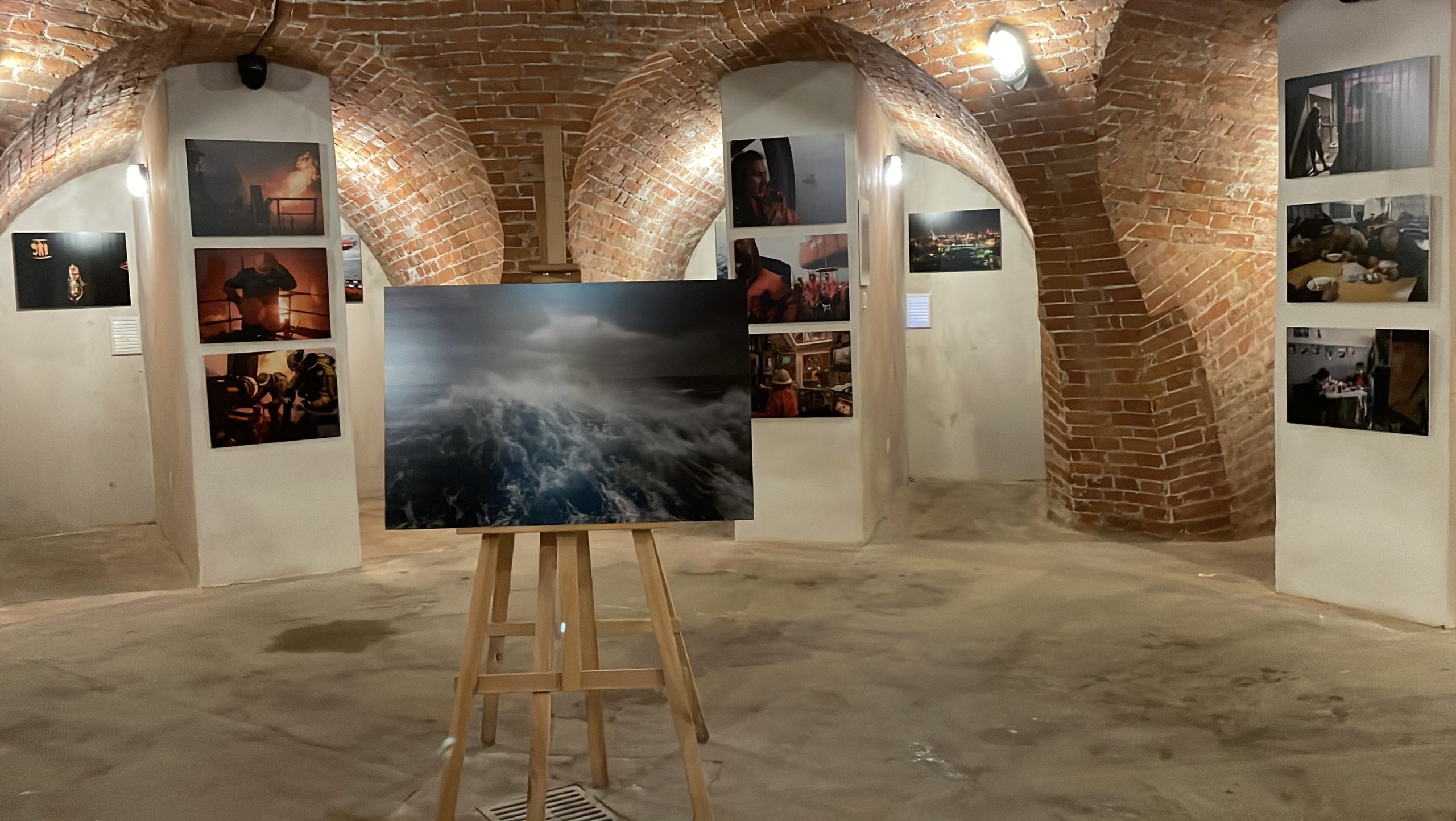 You are currently viewing Wystawa w latarni morskiej przedłużona o miesiąc (WIDEO)