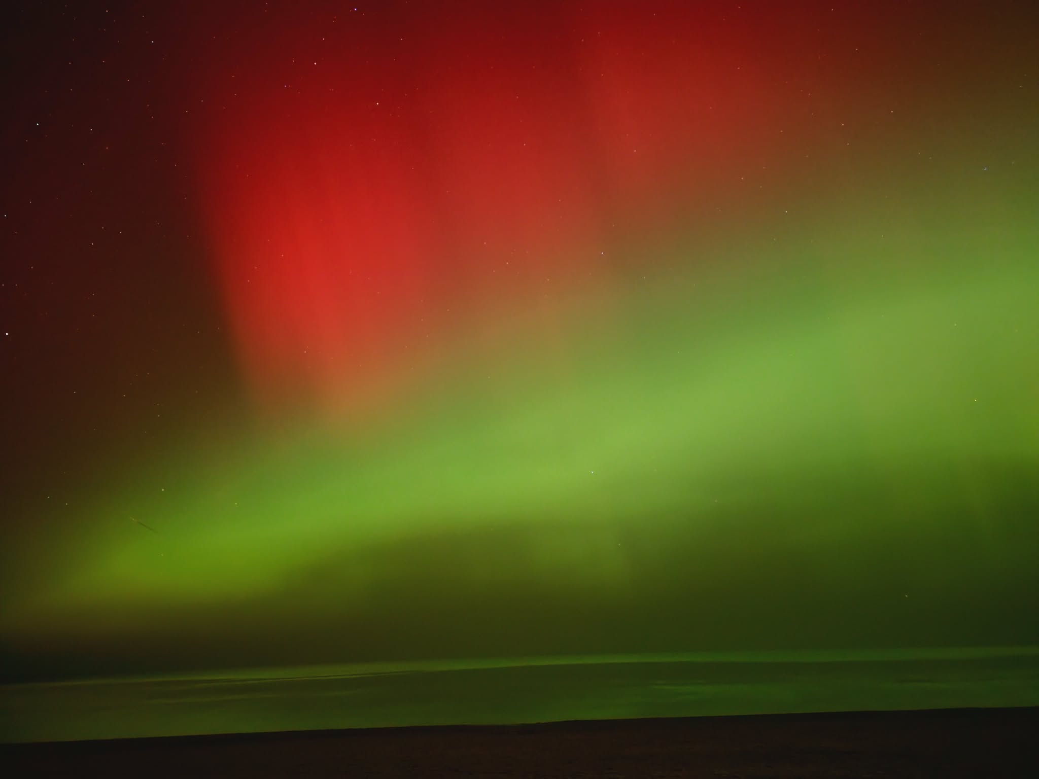 You are currently viewing Spektakularna zorza na niebie nad Bałtykiem (ZDJĘCIA)