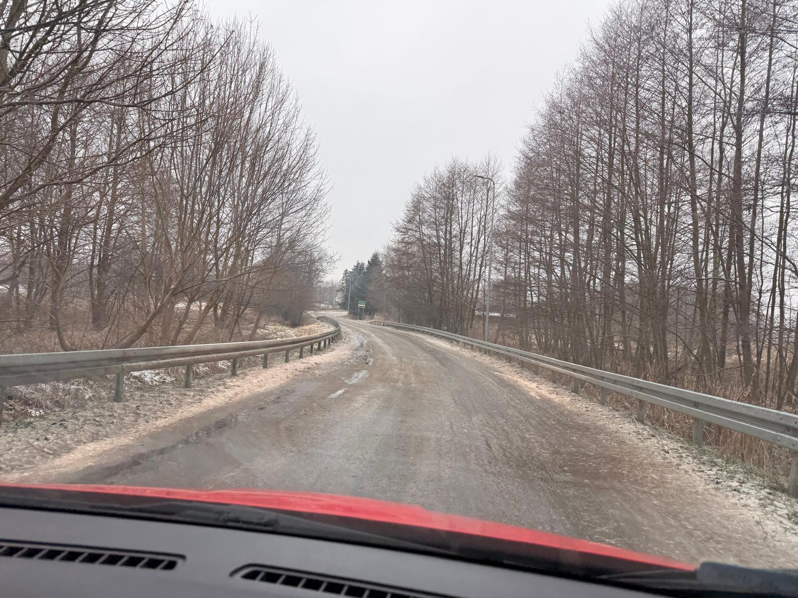 You are currently viewing 3 dodatkowe zespoły wysłane do ręcznego sypania piaskiem dróg