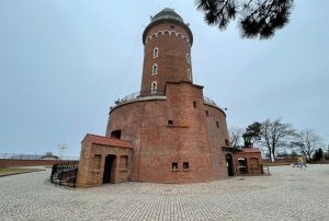 Read more about the article Komisja będzie miała trudny orzech do zgryzienia. Spór o miejsca pamięci