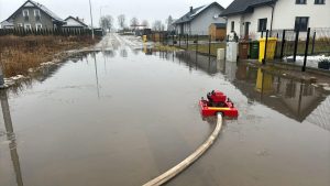 Read more about the article Strażacy walczą z podtopieniami w Kołobrzegu i w powiecie kołobrzeskim