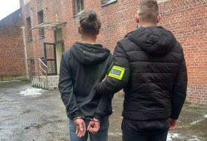 Read more about the article KRONIKA POLICYJNA: nietrzeźwi za kółkiem, agresywny 66-latek i poszukiwani