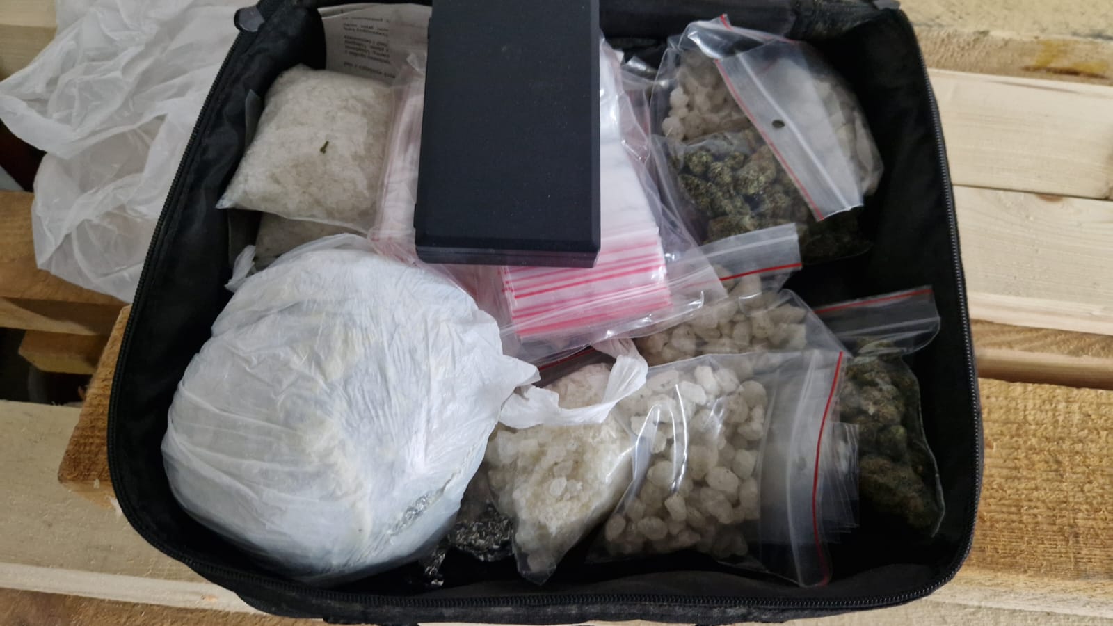 You are currently viewing Kołobrzeska policja zarekwirowała blisko 1,3 kg różnych narkotyków