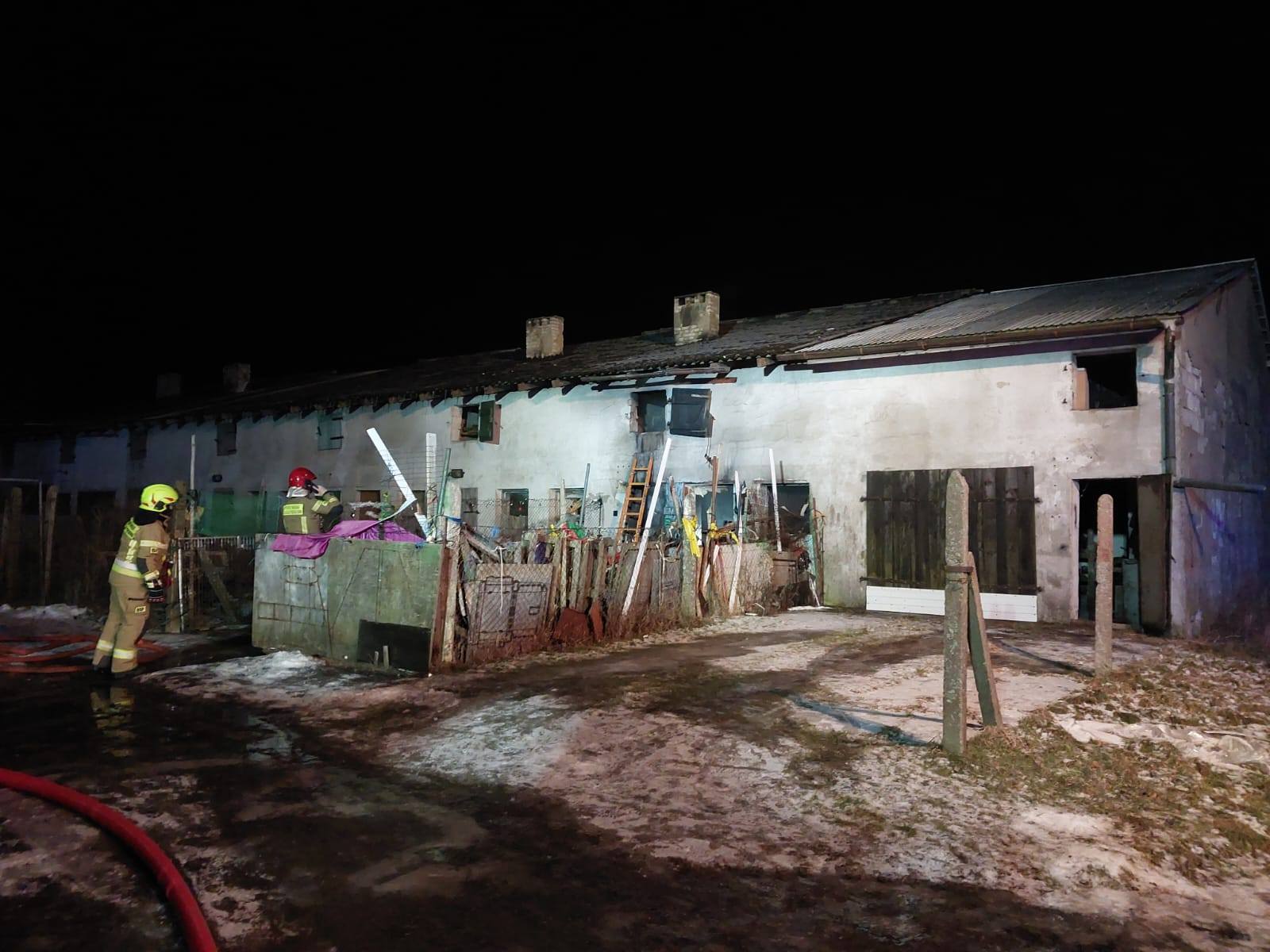 You are currently viewing Pożar w Gąskowie. Płonął budynek gospodarczy